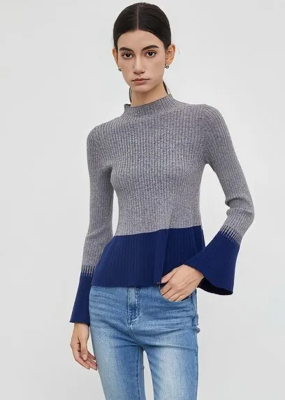 CONTRAST FLARE SLEEVE KNIT