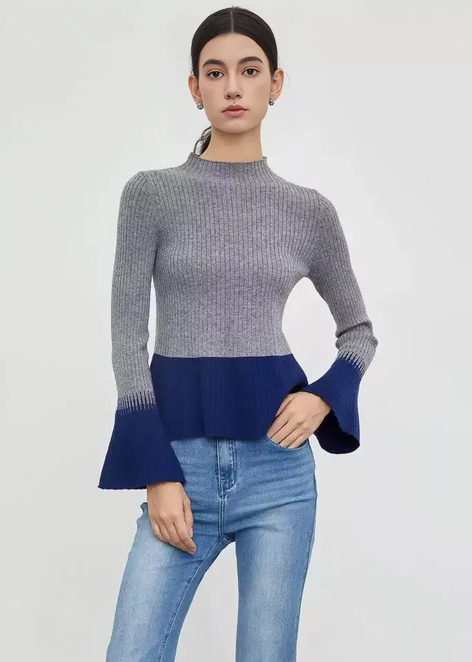 CONTRAST FLARE SLEEVE KNIT