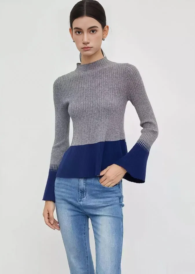 CONTRAST FLARE SLEEVE KNIT