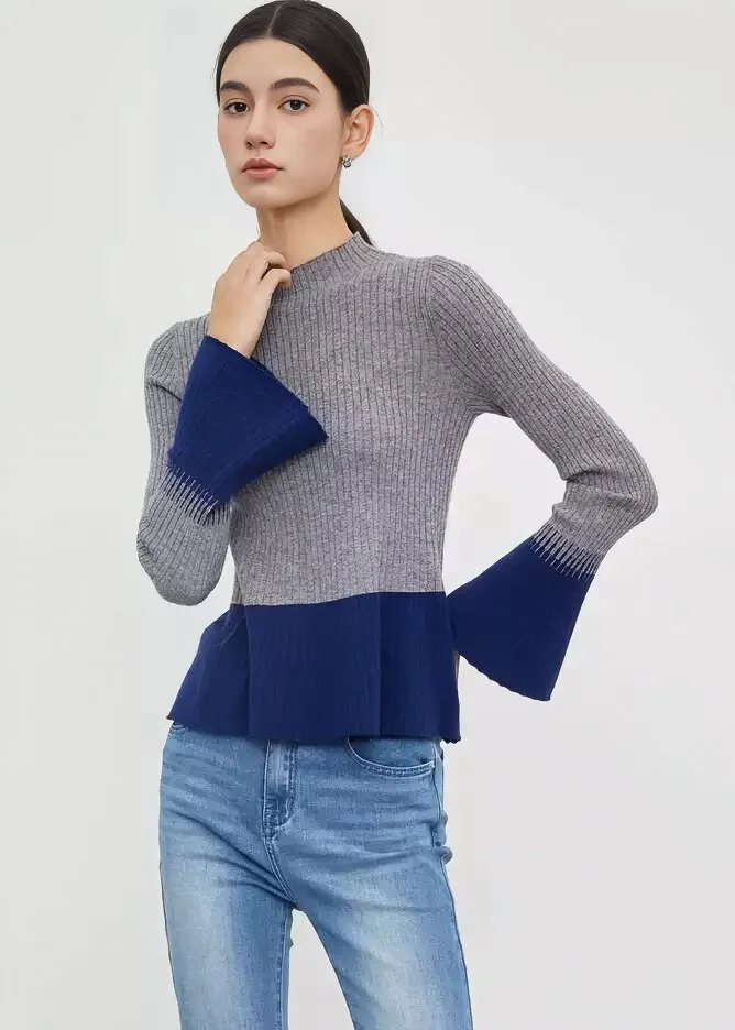 CONTRAST FLARE SLEEVE KNIT