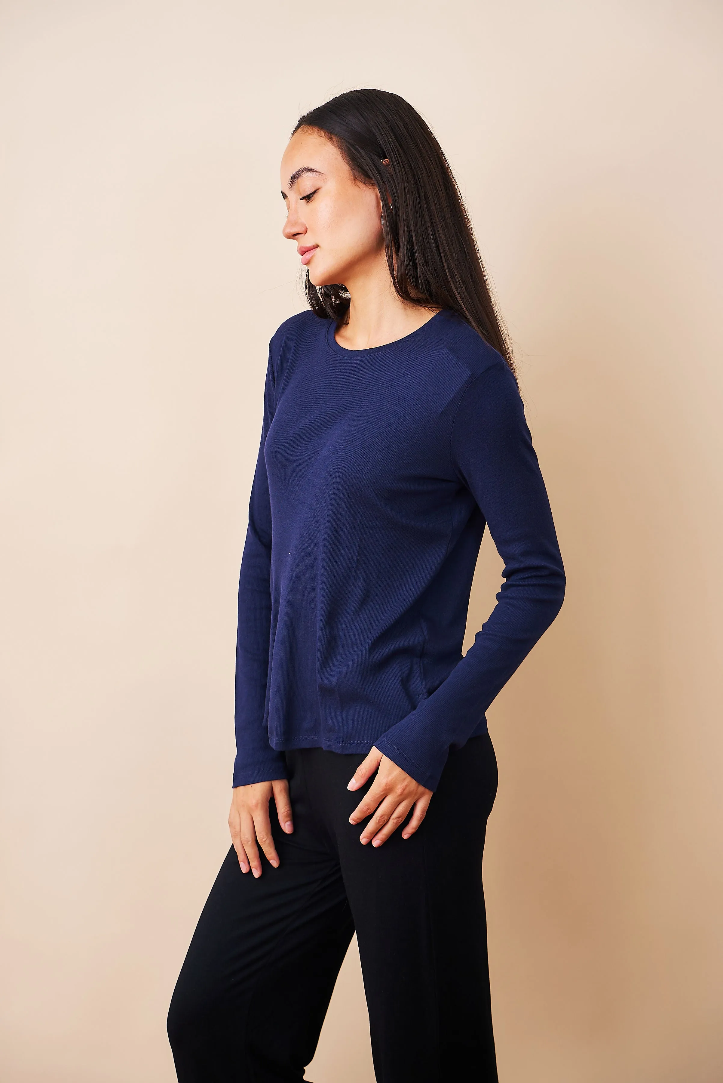 Majestic Silk Stretch Semi Relaxed Ribbed Crewneck in Encre