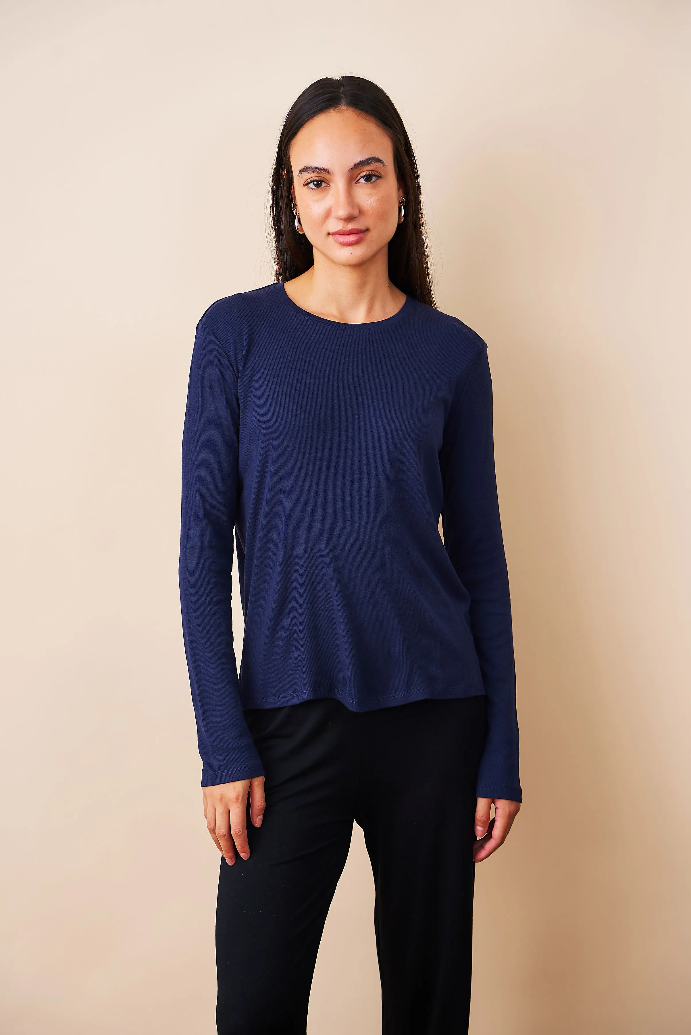 Majestic Silk Stretch Semi Relaxed Ribbed Crewneck in Encre